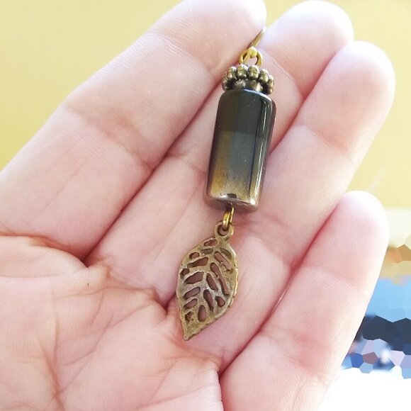 Ombre Black Gold Bronze! Graduated Color Leaf Dangle Earrings! Distinctive Flair - Picture 4 of 7